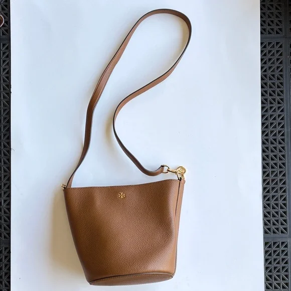 Tory Burch Blake Bucket Tan/Brown Pebbled Leather Crossbody Bag - Picture 1 of 2